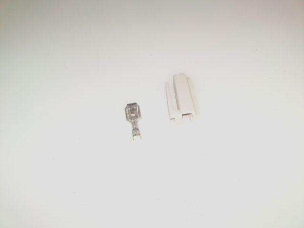 75--82 Connector , HEI Distr Batt.