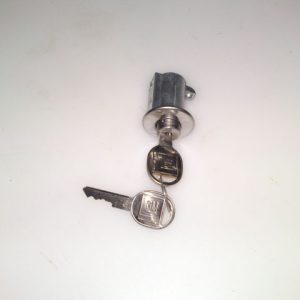 68--82 Lock , Rear Center Compt w / Key