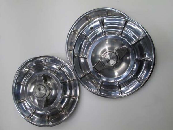 56--58 Wheel Covers , w / Spinners